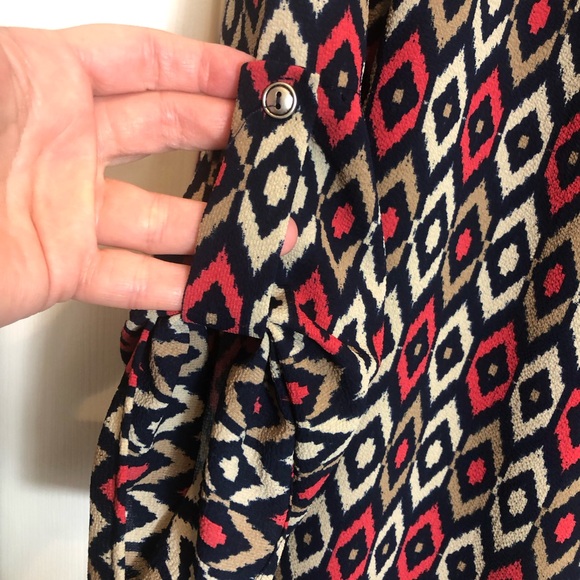 Geometric Patterned Women's Top - Picture 4 of 8